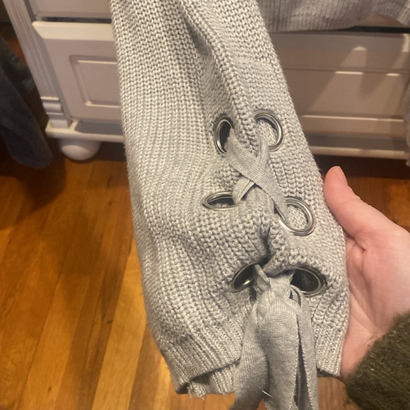 Grey Sweater with Lace Up sleeves - Picture 3 of 5